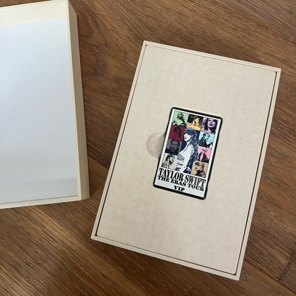 Taylor Swift VIP Box - Picture 2 of 8